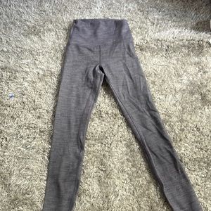 Lululemon 25 inch size 2 leggings, no pilling in perfect condition